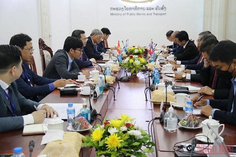 Tăng cường hợp tác giữa Bộ Xây dựng và Bộ Công chính và Vận tải Lào