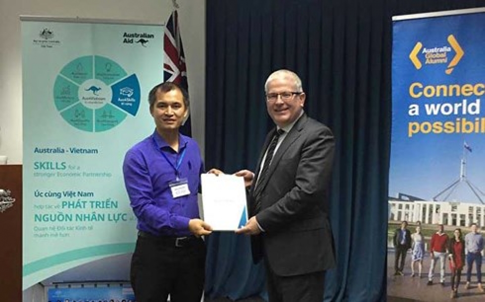 australia se tiep tuc ho tro cuu sinh vien viet nam tai australia