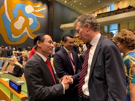 giao su carl thayer toi tin tuong vao nang luc ngoai giao chuyen nghiep cua viet nam