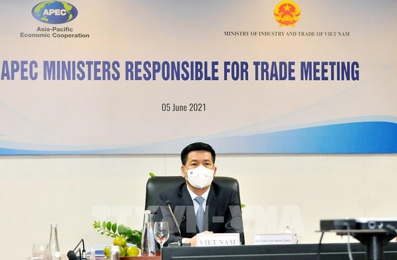 Bộ trưởng tại điểm cầu tại Hà Nội. (Nguồn: TTXVN)