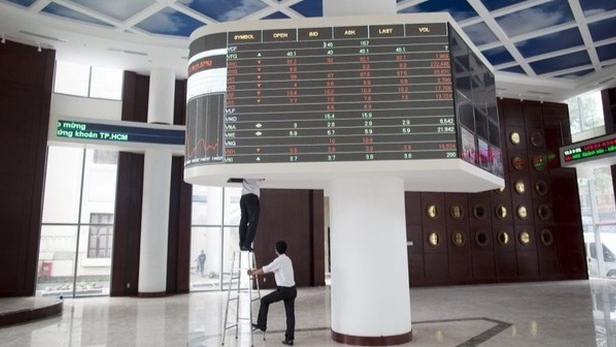 san hsx sap nguon nha dau tu con phai song chung voi lu bao lau