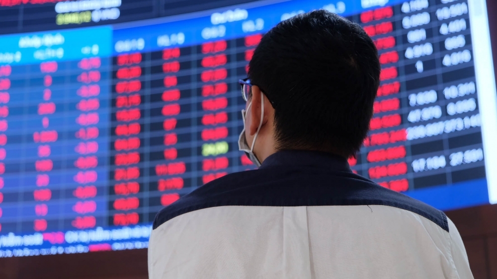 nhan dinh thi truong chung khoan ngay 106 hoi phuc hay la len luon