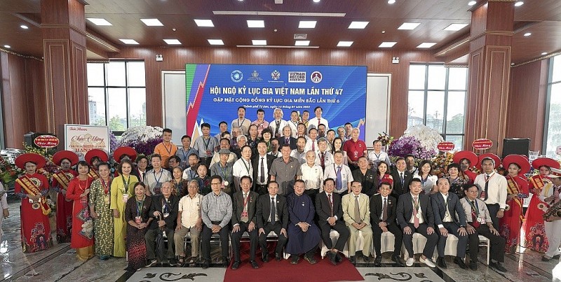 300 kỷ lục gia Việt Nam hội ngộ Gần 300 kỷ lục gia Việt Nam hội ngộ