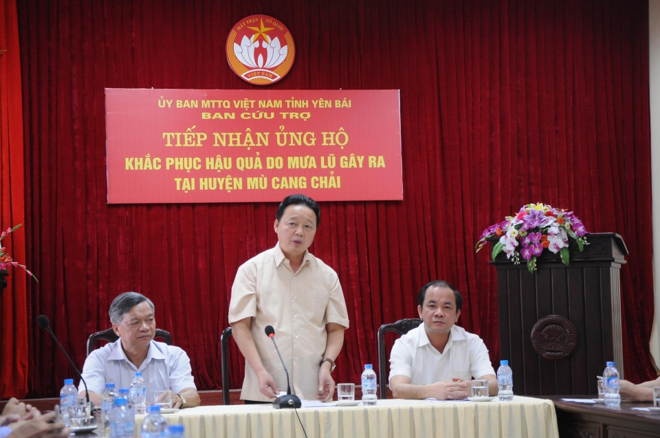 bo truong bo tnmt ho tro nhan dan vung lu