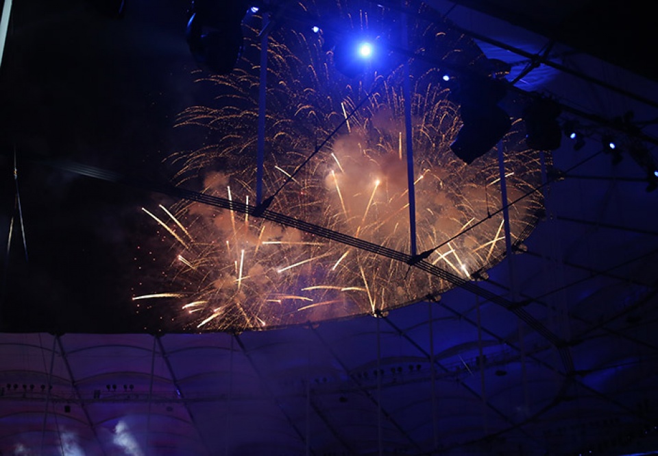 cam hung cung nhau toa sang trong dem khai mac sea games 29