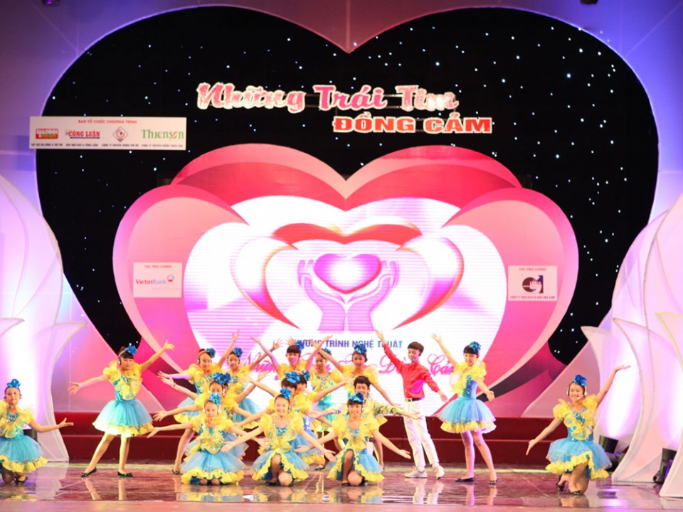 nhung trai tim dong cam tiep tuc dong hanh cung tre em ngheo