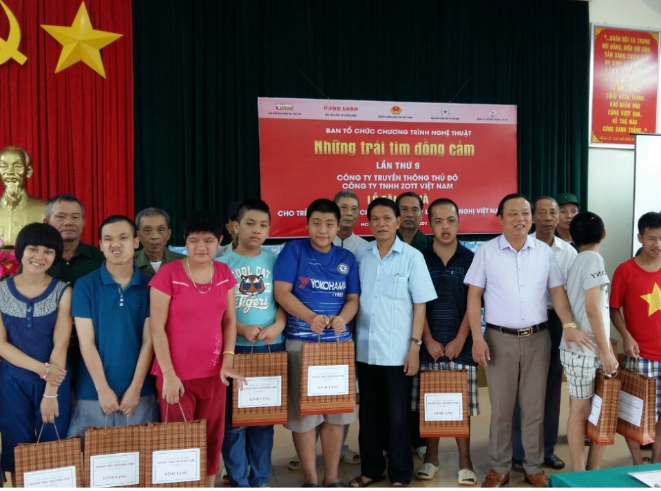 nhung trai tim dong cam tiep tuc dong hanh cung tre em ngheo