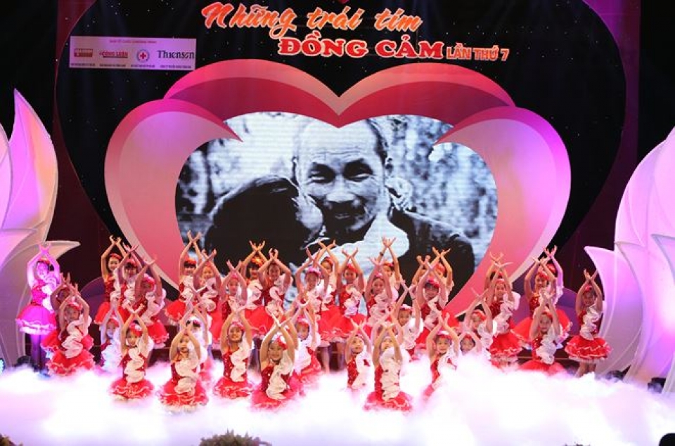 nhung trai tim dong cam tri an cac gia dinh thuong binh liet si