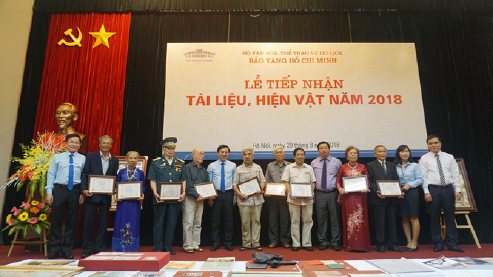 bao tang ho chi minh tiep nhan nhieu hien vat quy ve bac ho