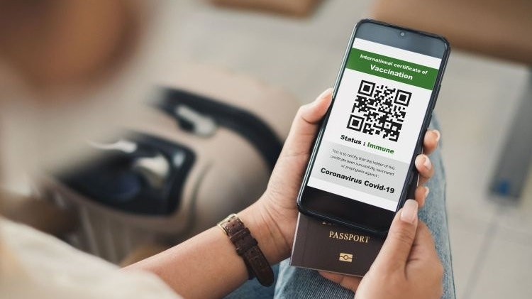 uy ban nhan quyen khuyen cao chinh phu australia than trong ve ho chieu vaccine