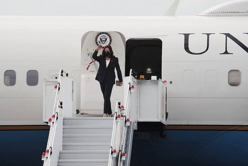 Phó Tổng thống Mỹ đã đến Singapore, bắt đầu chuyến công du châu Á chính thức đầu tiên