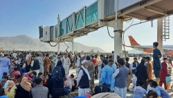  Ngăn chặn cảnh hỗn loạn, sân bay Kabul buộc phải đóng cửa trong 48 giờ