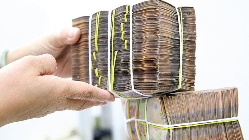 Ngân hàng vẫn dồn dập phát hành trái phiếu, mua bán vòng quanh