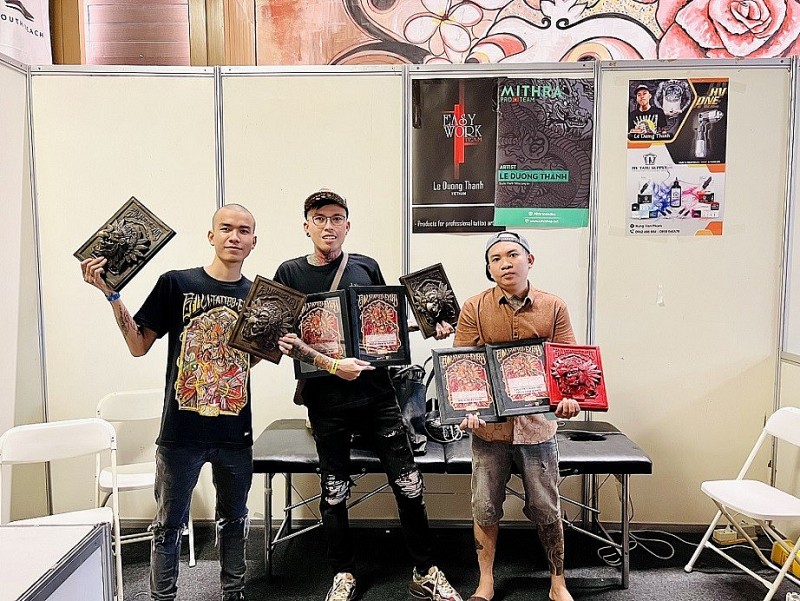 Bỏ ngành Y để đi xăm dạo, 10 năm sau chàng trai Long An đoạt vô vàn giải thưởng quốc tế