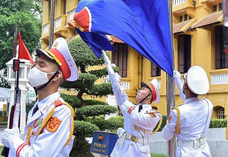 Đối ngoại trong tuần: Kỷ niệm 55 năm Ngày thành lập ASEAN; tích cực tháo gỡ vướng mắc liên quan đến mẫu hộ chiếu mới