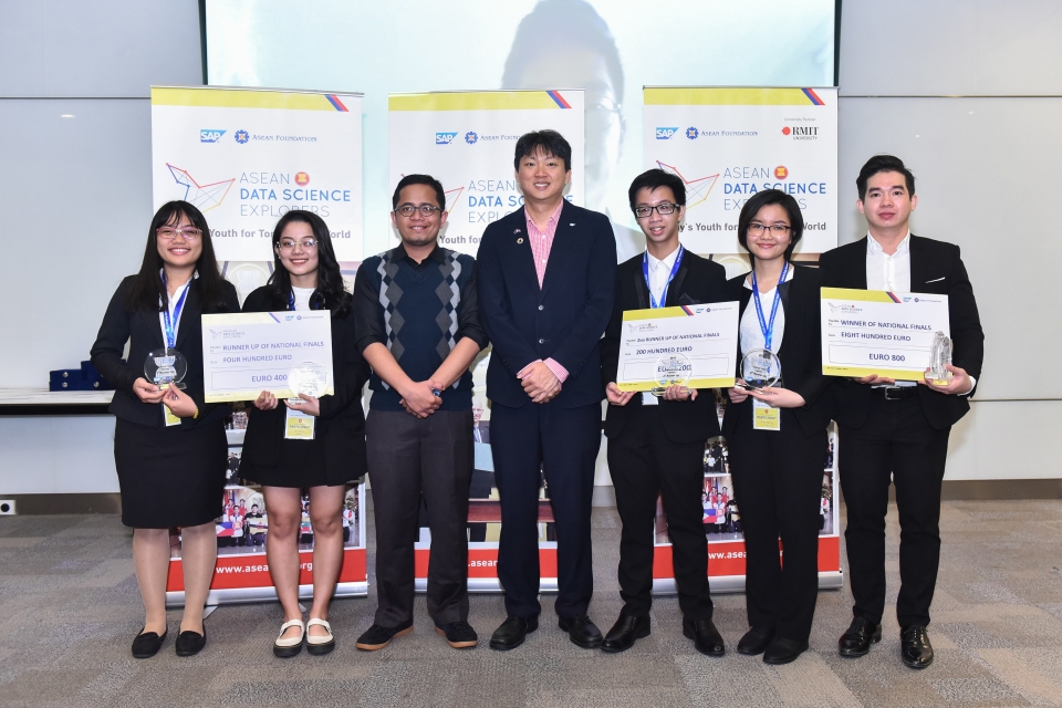 dai hoc rmit gianh giai nhat cuoc thi kham pha khoa hoc so asean