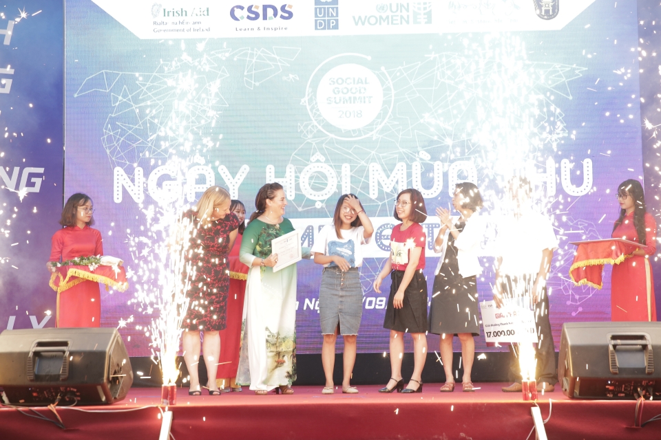 sinh vien ha noi hao hung tham gia ngay hoi kien tao vi cong dong