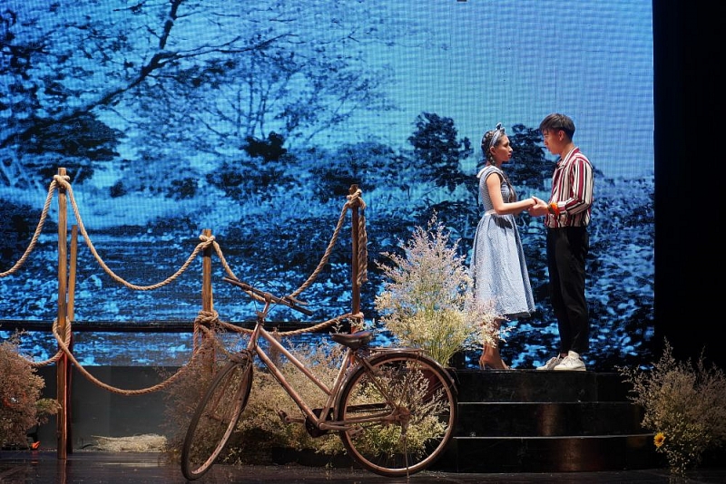 nha-hat-tuoi-tre-ra-mat-2-vo-dien-moi