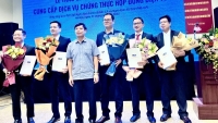 Trao giấy xác nhận đăng ký cung cấp dịch vụ chứng thực hợp đồng điện tử cho 5 doanh nghiệp lớn