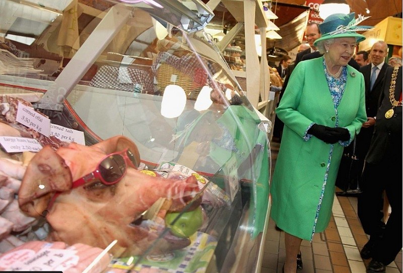 Gu thời trang thanh lịch của Nữ hoàng Anh