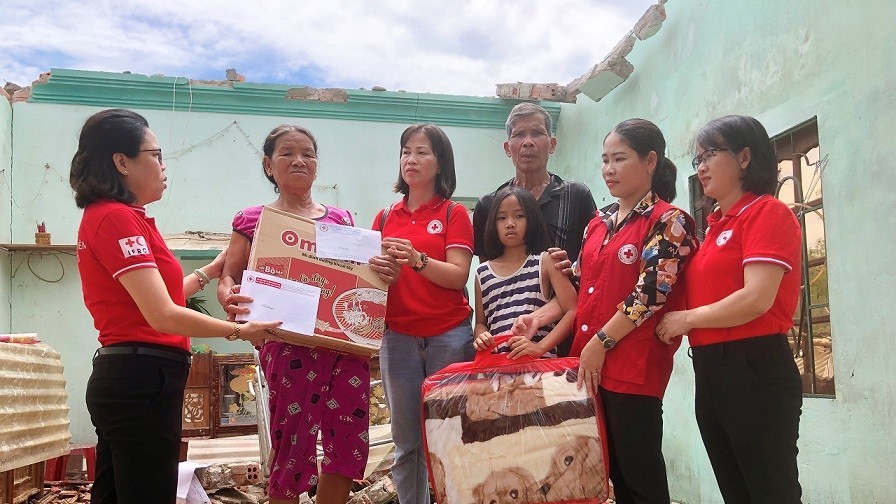 Hỗ trợ khẩn cấp người dân Quảng Nam và Quảng Ngãi bị ảnh hưởng bởi bão Noru