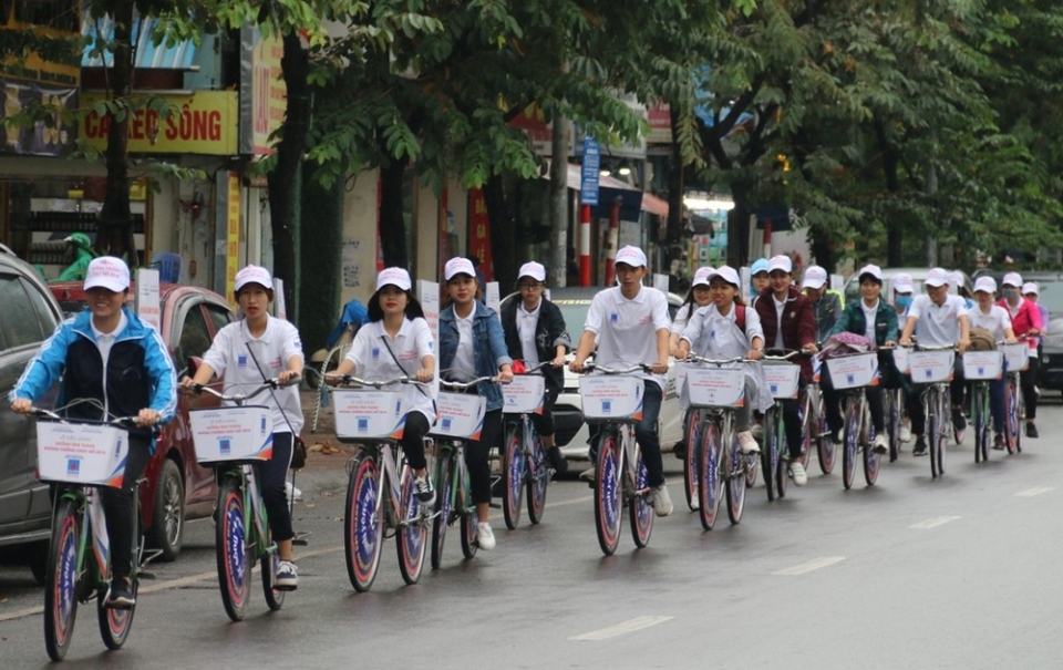 gan 200 thanh nien dap xe huong ung thang phong chong chay no