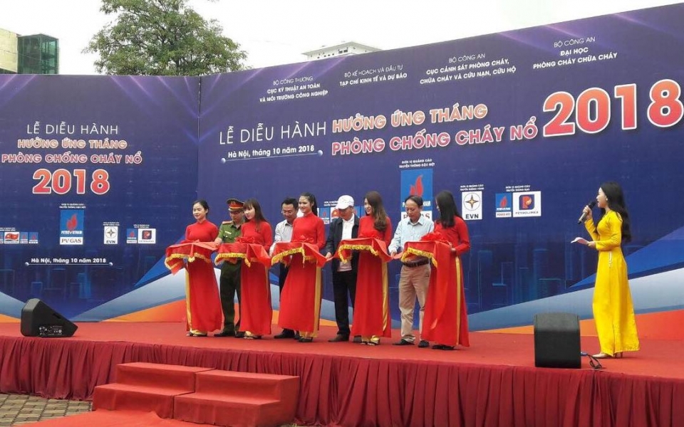 gan 200 thanh nien dap xe huong ung thang phong chong chay no