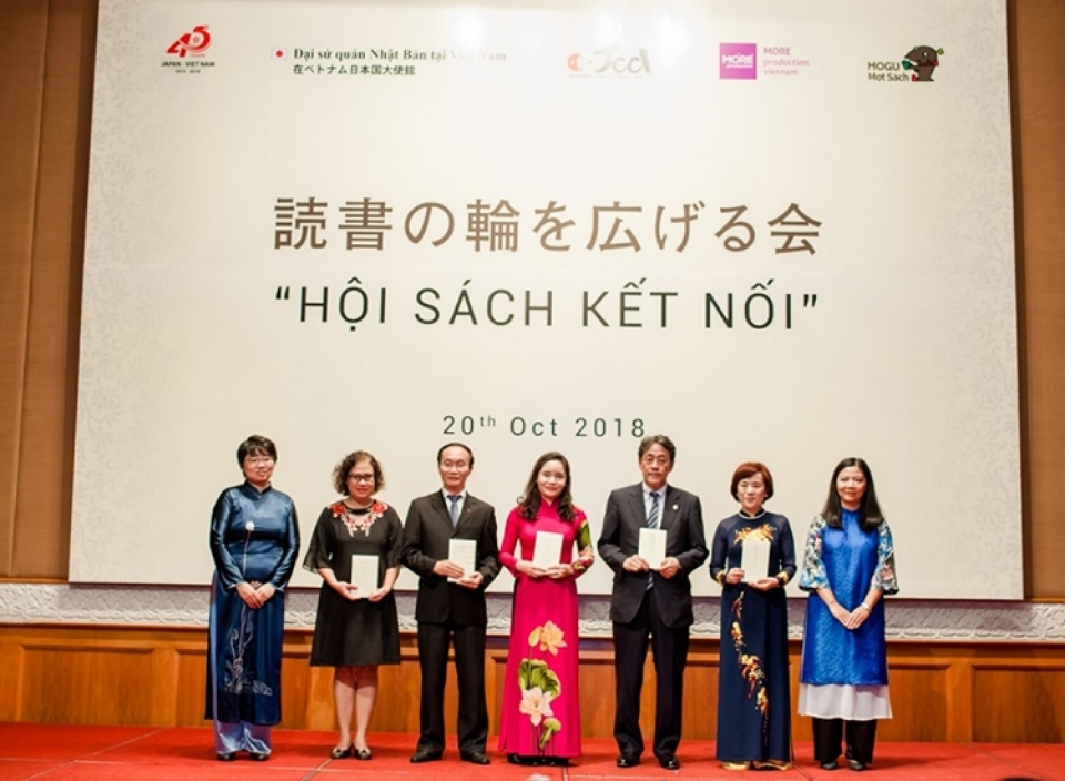 ra mat ban dich tieng viet sach cua hoang hau nhat ban