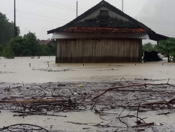 Dự báo thời tiết ngày và đêm nay (11/10): Miền Trung mưa rất to. Hà Nội ngày nắng, đêm không mưa. Tin Bão khẩn cấp số 6