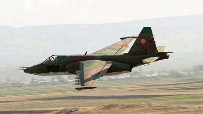 azerbaijan tuyen bo ban roi may bay su25 cua armenia