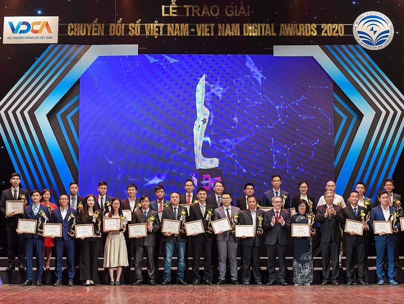 Vinh danh 58 đơn vị chuyển đổi số xuất sắc năm 2020 Vinh danh 58 đơn vị chuyển đổi số xuất sắc năm 2020