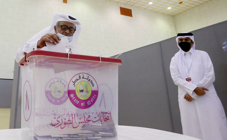 Cử tri Qatar lần đầu tham gia bỏ phiếu bầu cử quốc hội