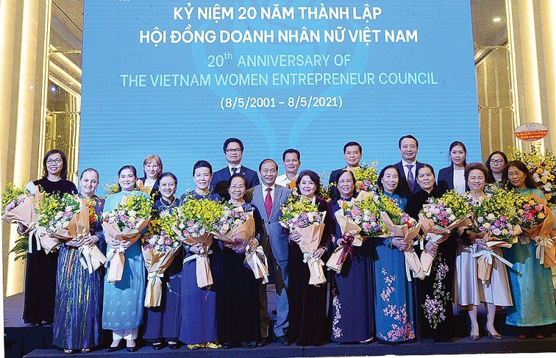 Các doanh nhân nữ luôn tỏ rõ bản lĩnh kiên cường, bền bỉ trong kinh doanh.