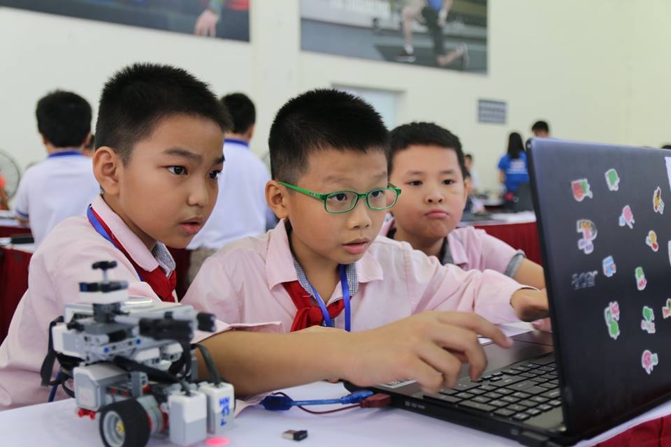 hon 200 ky su robot nhi dua tai tai ngay hoi robothon mien bac