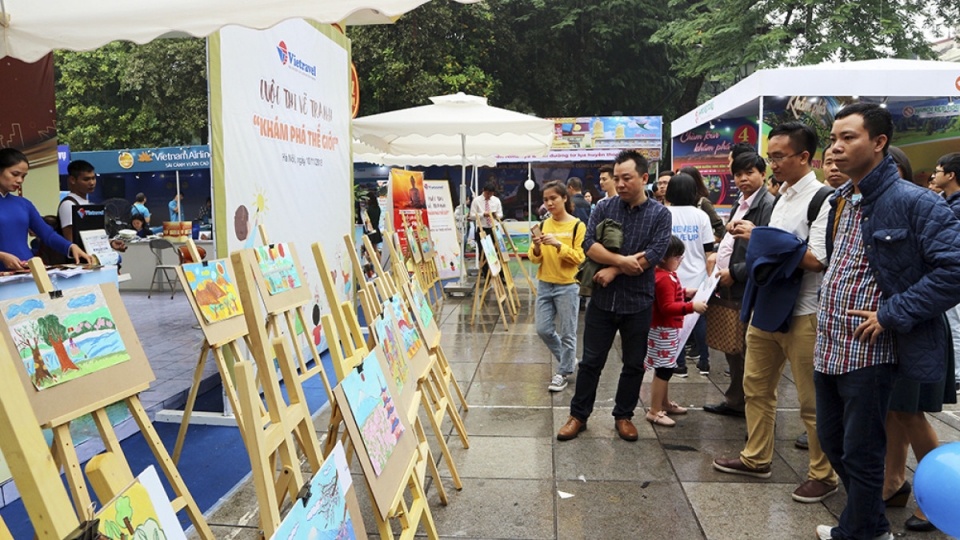 kham pha the gioi qua anh mat tre tho