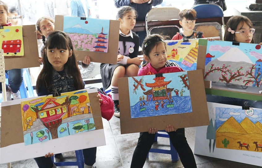 'Khám phá thế giới' qua ánh mắt trẻ thơ