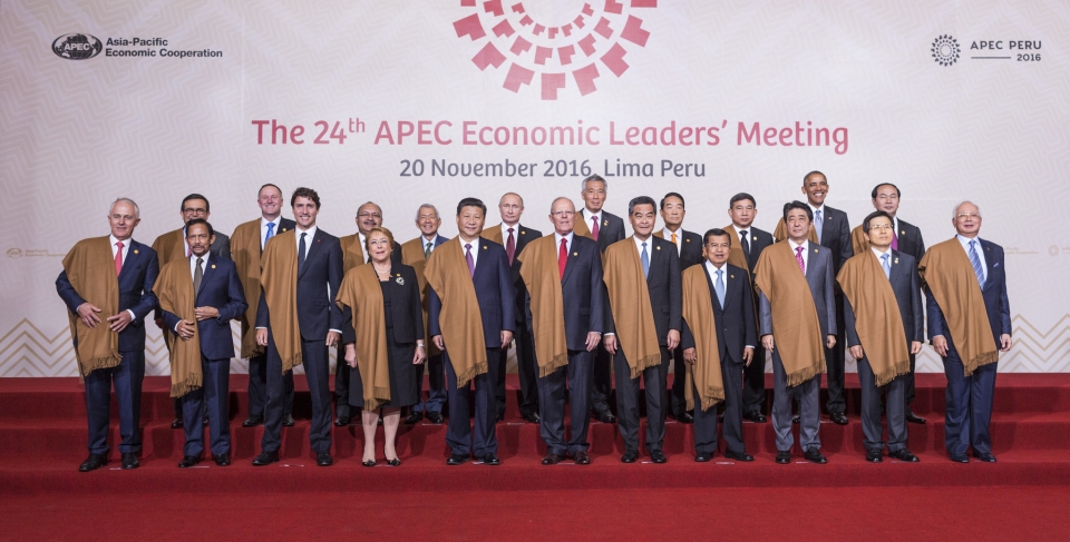 an tuong thoi trang apec tu ao da ao dai cho denao khoac chong nuoc