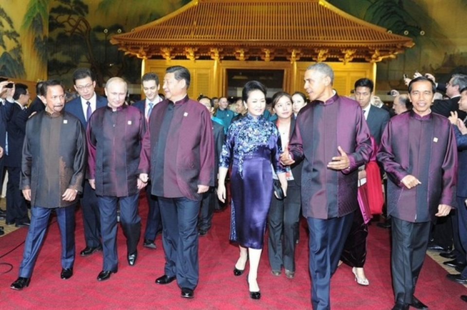 an tuong thoi trang apec tu ao da ao dai cho denao khoac chong nuoc