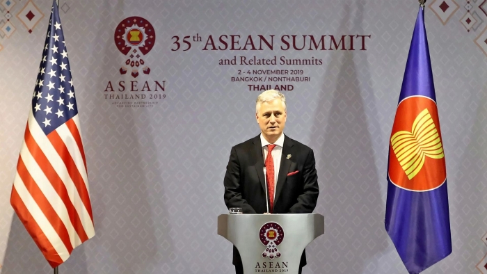 my dang nhuong san choi chau a cho trung quoc