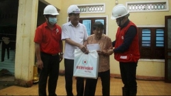 Emergency aid for storm-damaged homes in Quang Ngai province