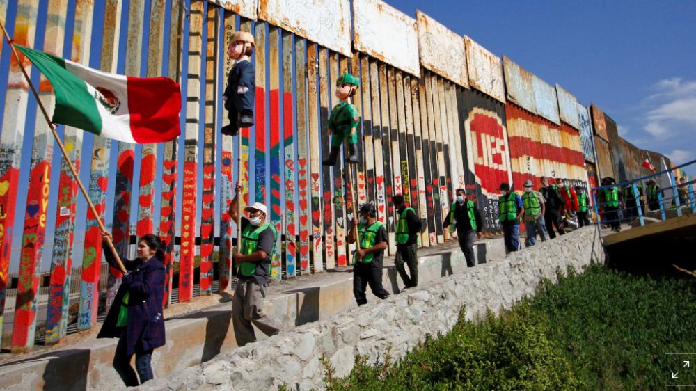 nguoi mexico keu goi dan my khong bo phieu cho ong trump