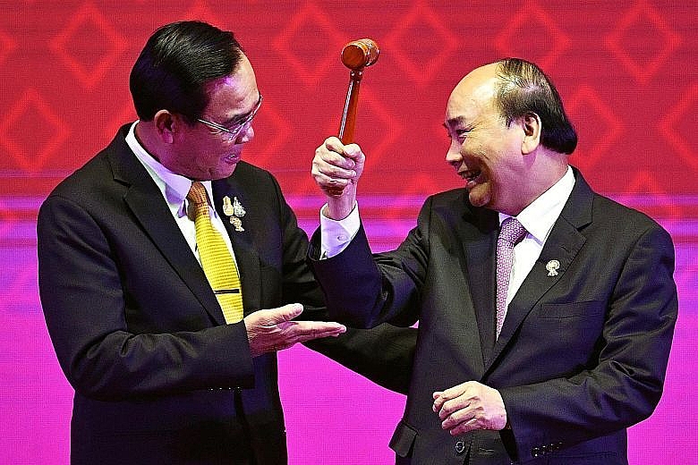 viet nam va chinh sach ngoai giao quyen ru