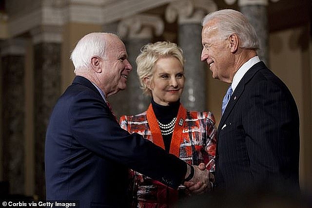 Giúp ông Biden thắng Arizona, vợ ông John McCain được xem xét làm đại sứ Mỹ