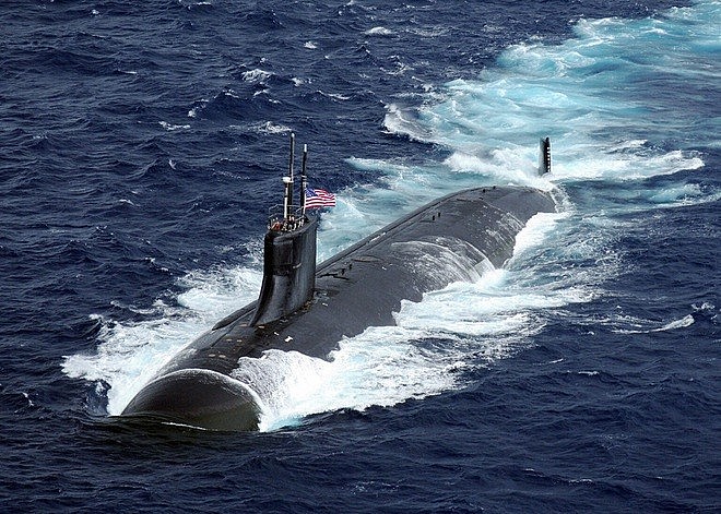 Chuyên gia: Tàu ngầm Mỹ có thể đã va vào giàn khoan ở Biển Đông