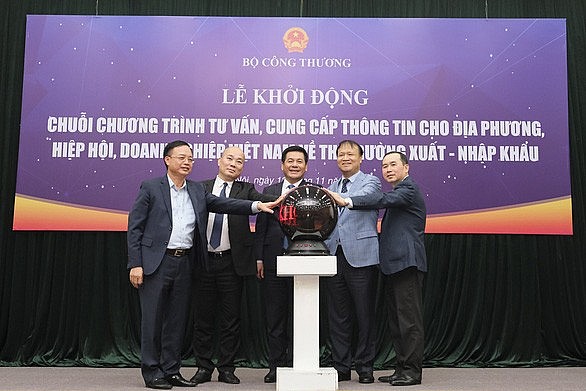 Xuất khẩu ngày 15-19/11: Xuất khẩu ngày 15-19/11: Khởi động chương trình hỗ trợ thông tin xuất khẩu quy mô lớn; tin vui từ ngành dệt may