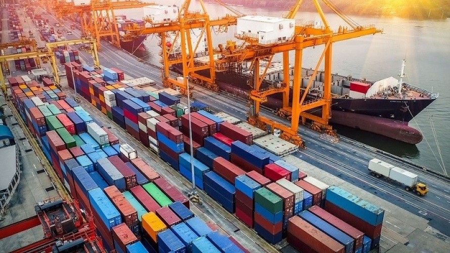 xuat khau ngay 272911 xuat sieu quay tro lai gia cuoc van chuyen tang phi ma doanh nghiep khoc rong