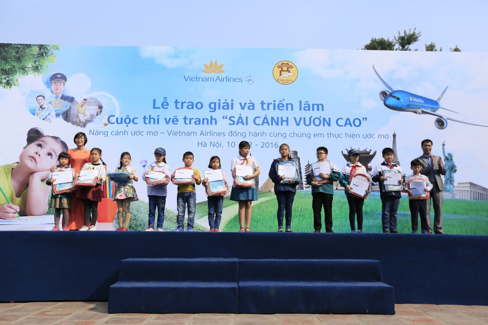 trao giai cuoc thi ve tranh thieu nhi sai canh vuon cao