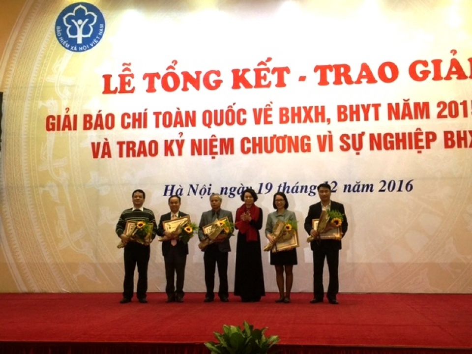 trao giai bao chi toan quoc ve bhxh bhyt nam 2015 2016