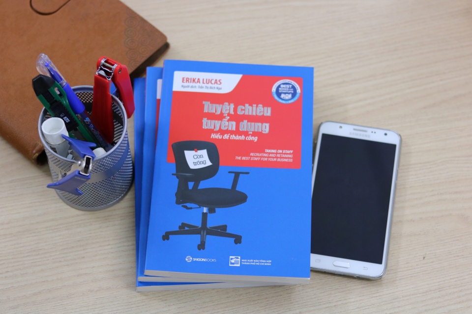 giu chan nhan vien bang tuyet chieu tuyen dung