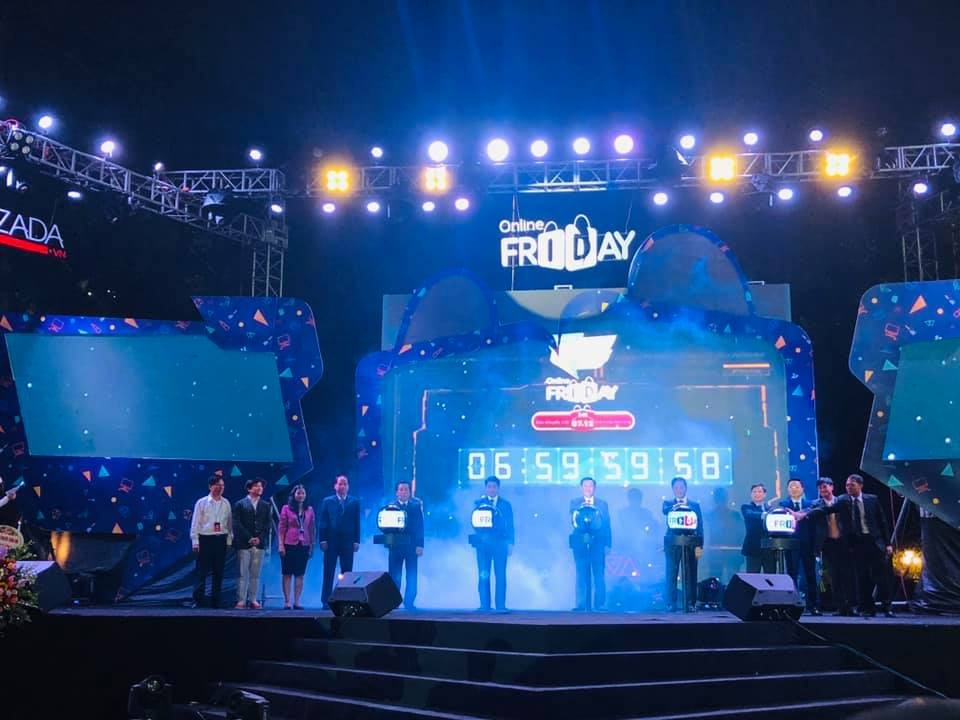 khai mac ngay mua sam truc tuyen online friday 2018